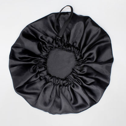 Bonnet en satin noir